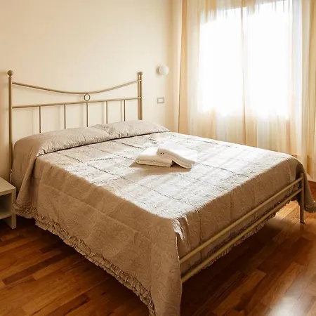 Affittacamere A Casa Di Leo
